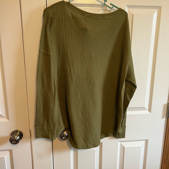 Olive green waffle top - Picture 2 of 6